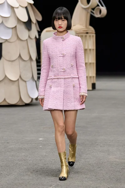 Look 16